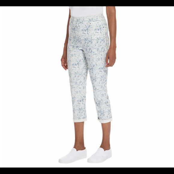 Mario Serrani Pants - NWT Mario Serrani Ladies' Roll Cuff Capri, S